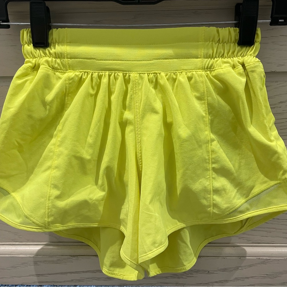 Lululemon Hotty Hots LR 4” Highlight Yellow